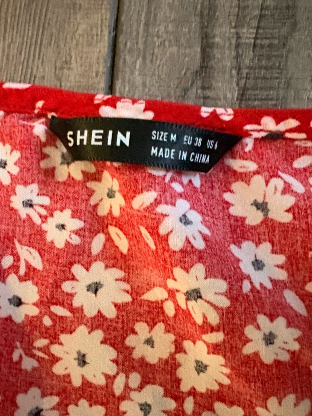 SHEIN Red Floral Tie-Front Crop Top - Picture 2 of 4